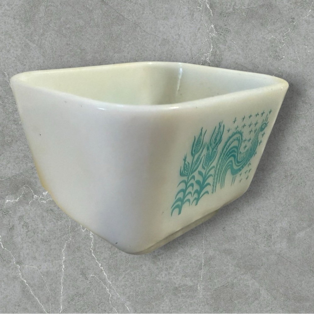 Vintage‎ Pyrex Amish Butterprint Milk Glass Dish No Lid